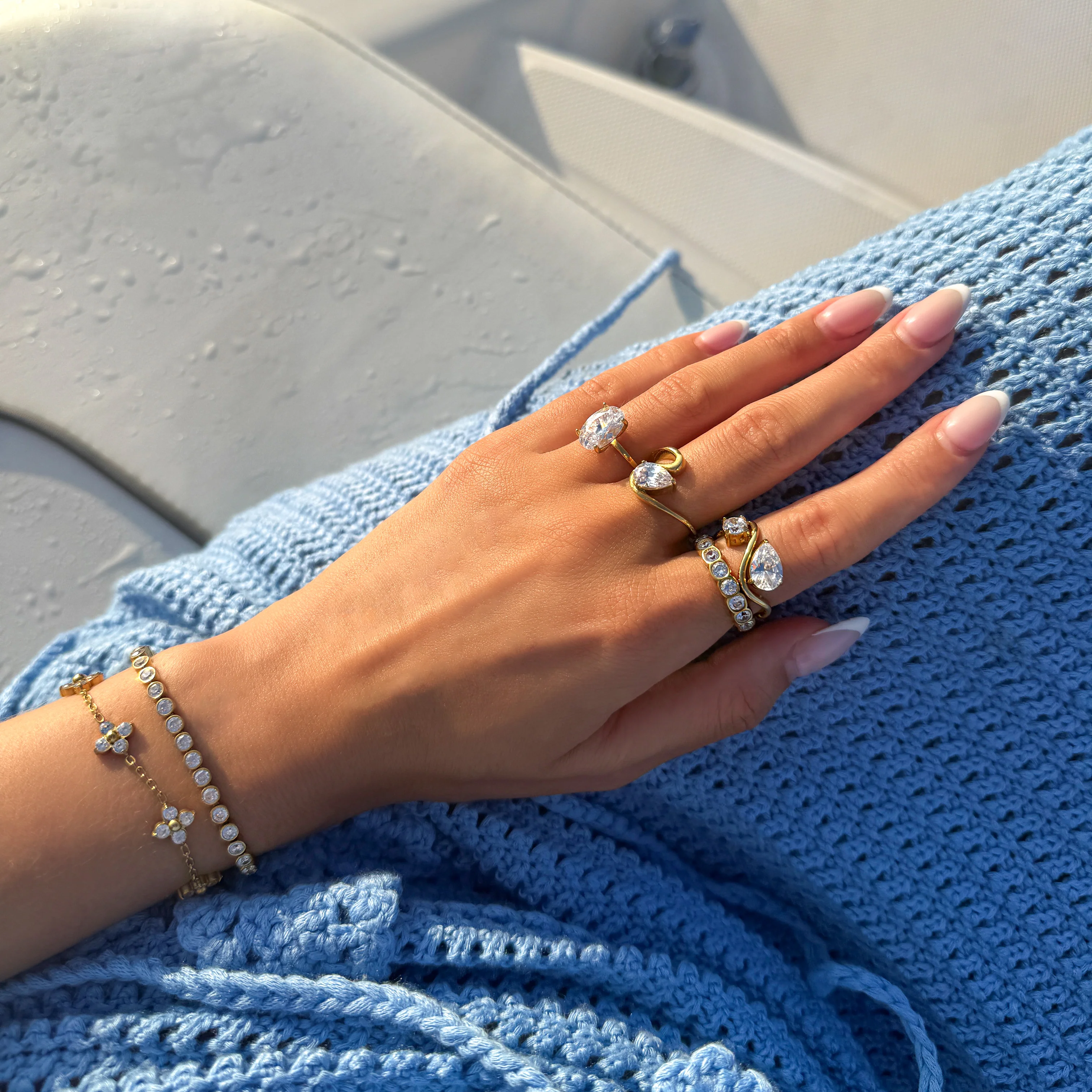 Lumi Clover Bracelet - Image 4